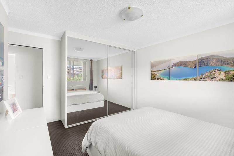 Bedroom 1b.jpg