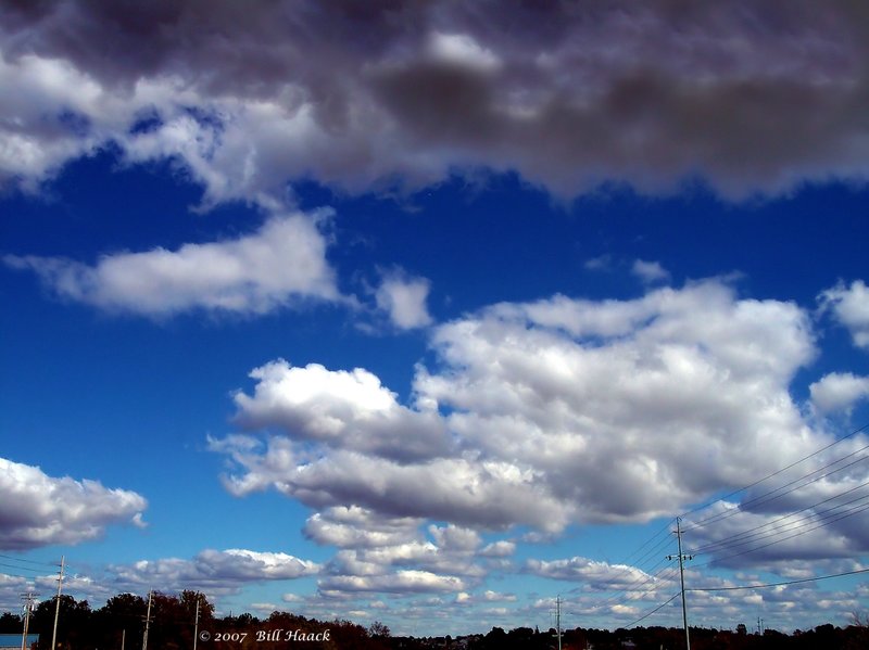 30_100_28221 several clouds 102505.jpg