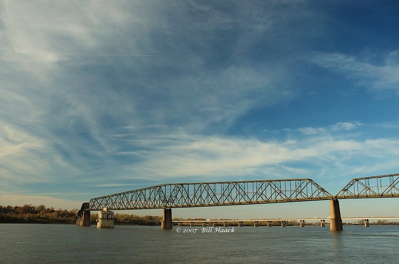 60_DSC_1929 COR bride towers n river 110807.jpg :: The famous Chain of Rocks Bridge crossing the Mississippi River just north of St. Louis is now closed to vehiculatr traffic but is now used by hikers and bycyclists alike.
The famous Route 66 used to cross the Missisippi River here.
The bridge earned it's name because of the rocks that cross the breadth of the Mississippi River and cause a change in water elevation that requires rerouting boat traffic around it.