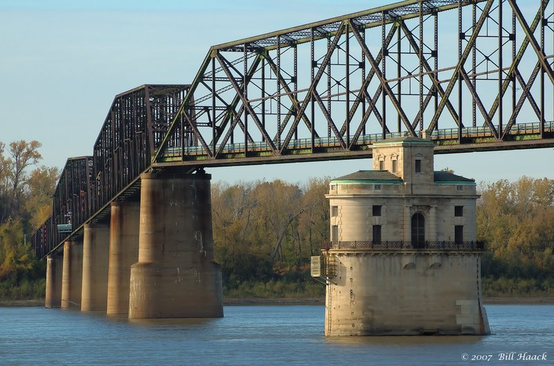 60_DSC_1959 COR bridge towers n river 110807.jpg :: The famous Chain of Rocks Bridge crossing the Mississippi River just north of St. Louis is now closed to vehiculatr traffic but is now used by hikers and bycyclists alike.
The famous Route 66 used to cross the Missisippi River here.
The bridge earned it's name because of the rocks that cross the breadth of the Mississippi River and cause a change in water elevation that requires rerouting boat traffic around it.