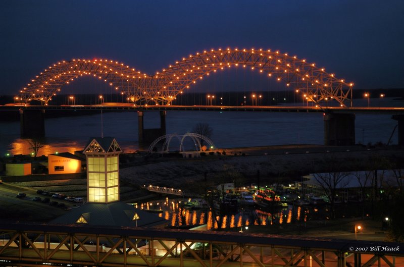 60_DSC_2215 Memphis bridge nite 121107.jpg :: The famous \