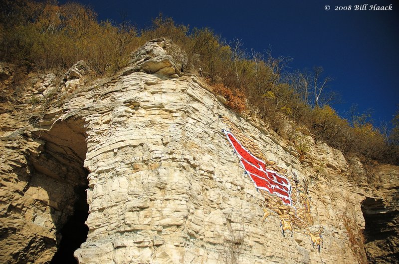 63_DSC_2205 GRR Piasa cave bluff 110907.jpg