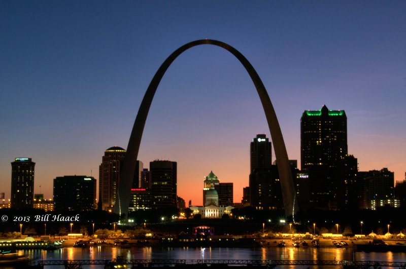 64_DSD4689 St Louis skyline from IL across Mississippi 002 072509.jpg