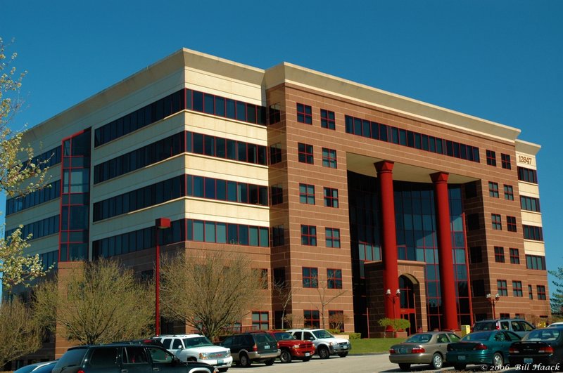 76_DSC_3015 red column building 031506.jpg