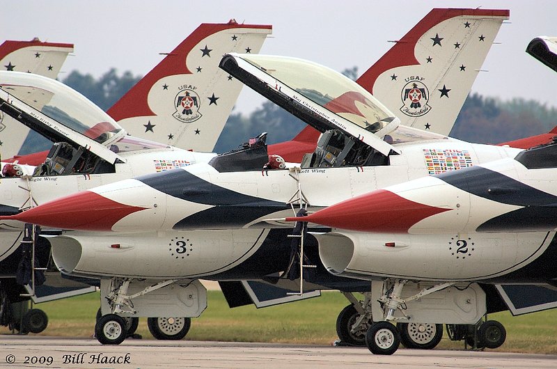80_DSC_5209 SAFB Thunderbirds parked 001 092108.jpg