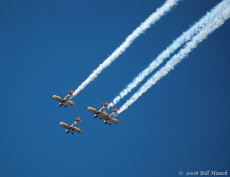 80_DSC_8330 Red Baron biplanes 4 smoke 003 090107.jpg