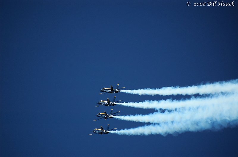 80_DSC_8983 Blue Angels 4 smoke 010 090107.jpg