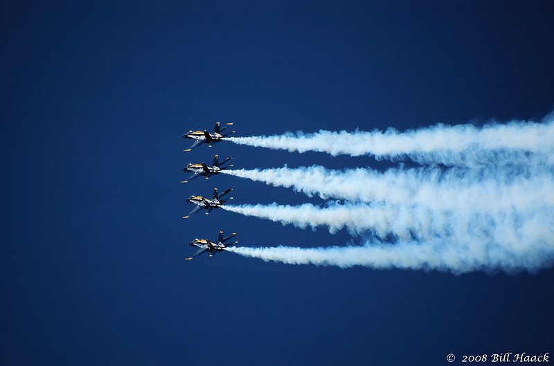 80_DSC_8984 Blue Angels 4 smoke 011 090107.jpg
