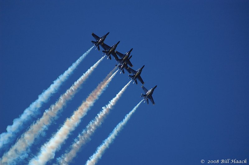 80_DSC_9081 Blue Angels 6 smoke 016 090107.jpg