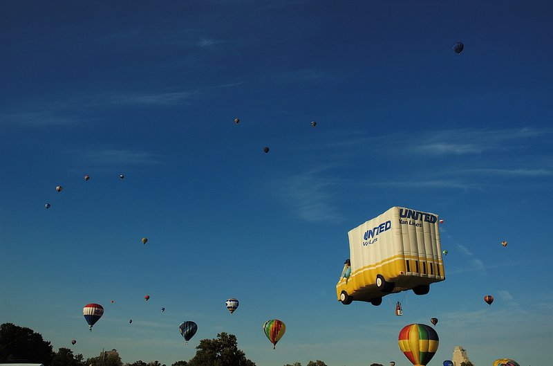 85_DSC_0455 potential bunny race entry 091507.jpg :: The Great Forest Park Balloon Race is held annualy in Forest Park, a park sitting in the middle of suburban St. Louis.  It is the only balloon race in the world to actually start within the middle of a major metropolitan city.

Forest Park itself is a wonderful park - golf courses, tennis courts, natural walkways, running paths, Art and History Museum, The Jewel Box and much, nuch more.