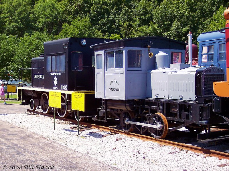 89_100_0154 City STL US Corp 2 small Locomotive 080604.jpg