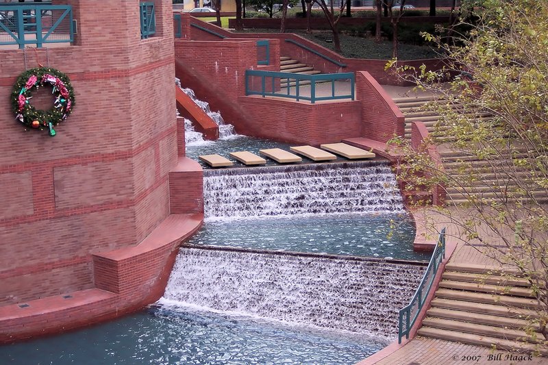 92_100_4322 Wortham fountain Housron 021607.jpg