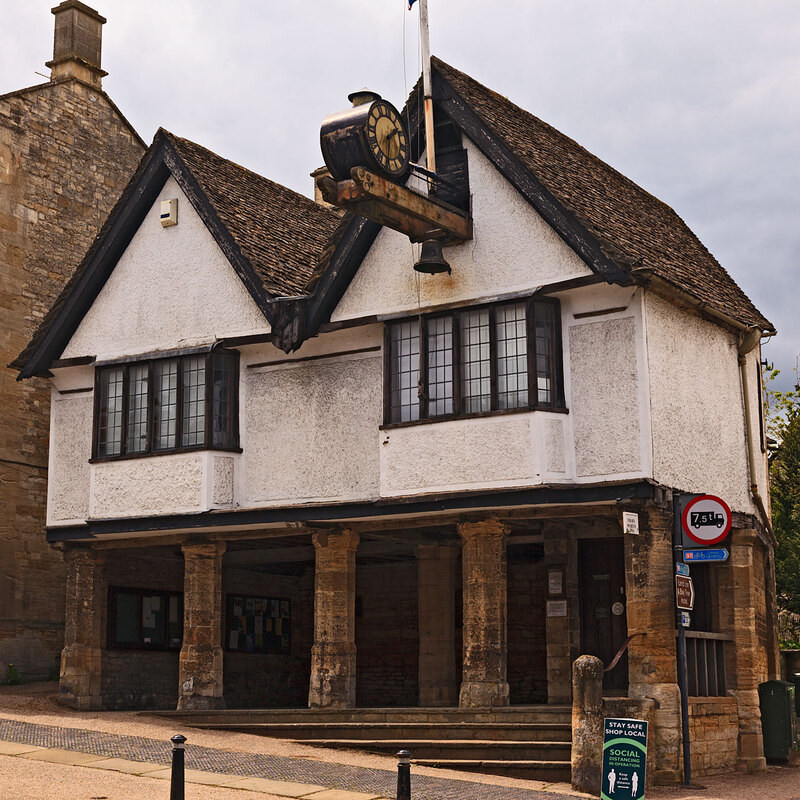 BFD21_003.jpg :: The Tolsey Museum housed in Tudor market/court house, High Street, Burford, Oxfordshire