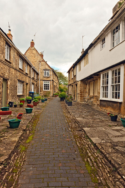 BFD21_006.jpg :: Cotswold Stone Houses in Church Street, Burford, Oxfordshire