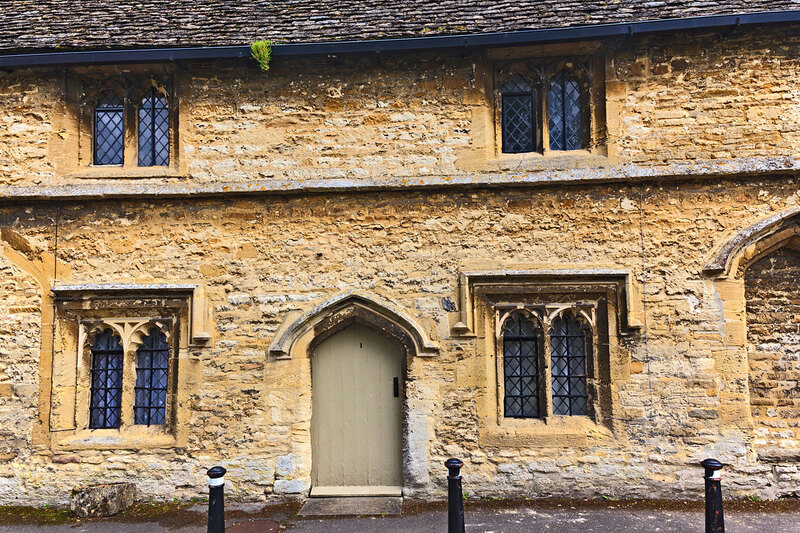 BFD21_021.jpg :: The Warwick Almshouses rebuilt 1828 in Church Street, Burford, Oxfordshire