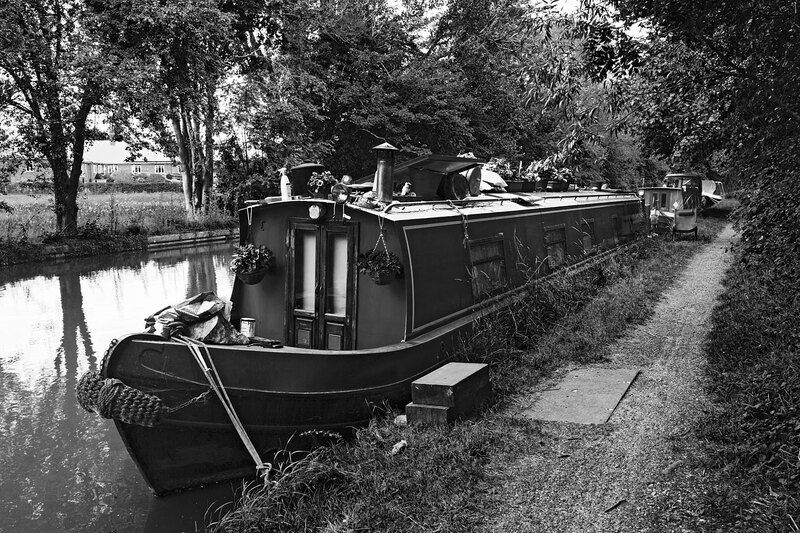 CNL20_0102w.jpg :: Canal Boats moored on the Grand Union Canal at Stoke Hammond, Milton Keynes