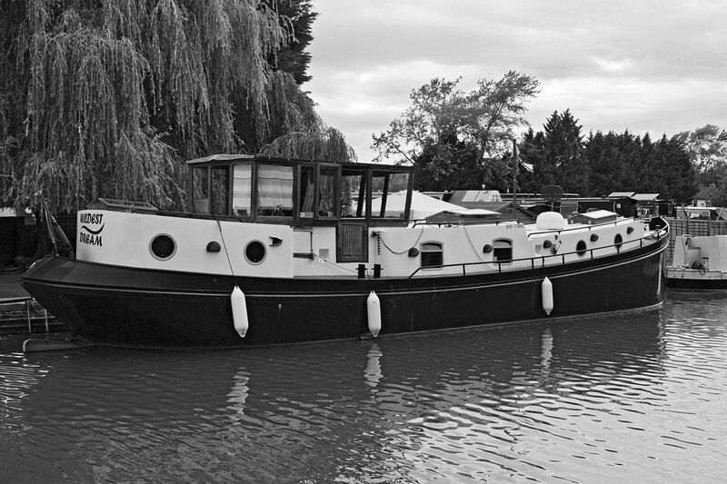 CNL20_0262w.jpg :: Unusual canal boat on the Grand Union Canal at Stoke Hammond, Milton Keynes