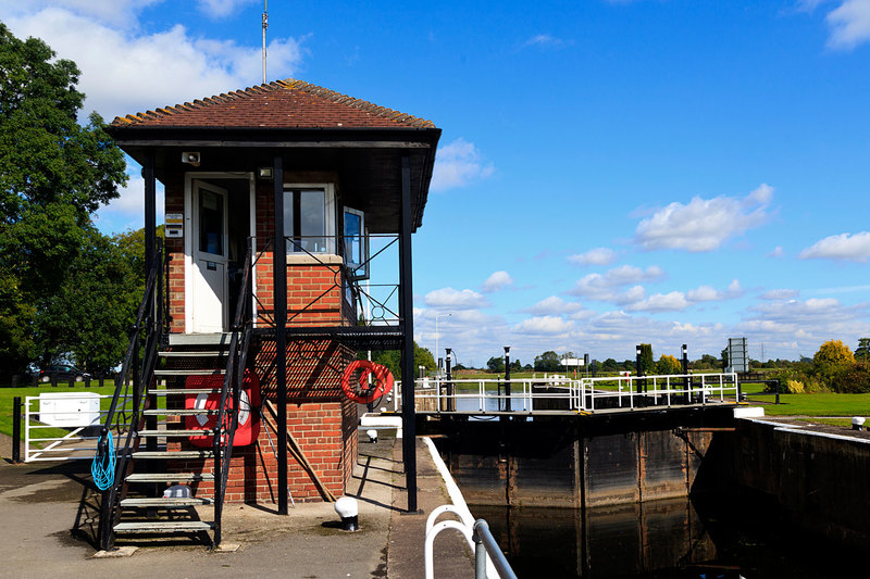 Cromwell_008.jpg :: Lock Keepers Box at Cromwell Lock on the River Trent