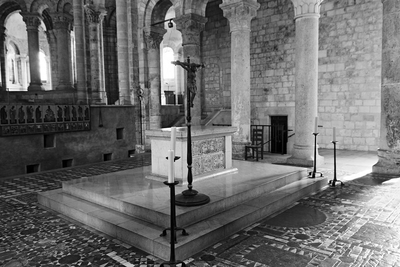 FRA_97722w(1).jpg :: The Alter in The Basilca of Fleury Abbey at Saint Benoit Sur Loire, France