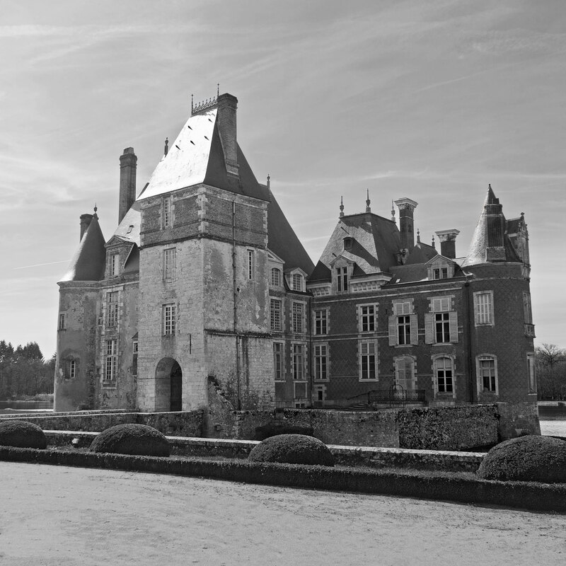 FRA_98291w(1).jpg :: Château de La Bussiére (The Fisherman's Castle) in the Loire Valley, France