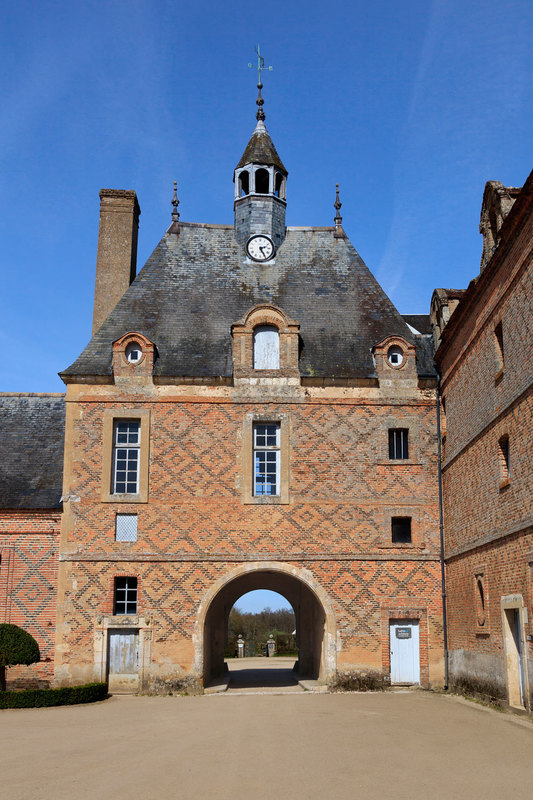 FRA_9830.jpg :: Chateau de La Bussiére (The Fisherman's Castle) in the Loire Valley, France