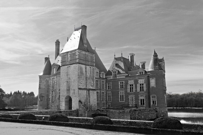 FRA_98342w(1).jpg :: Château de La Bussiére (The Fisherman's Castle) in the Loire Valley, France