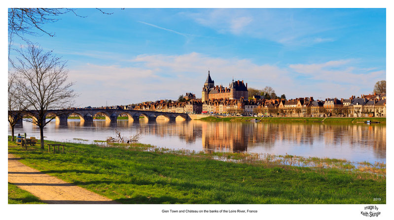 FRA_9843s(1).jpg :: The town of Gien on the banks of the River Loire in France