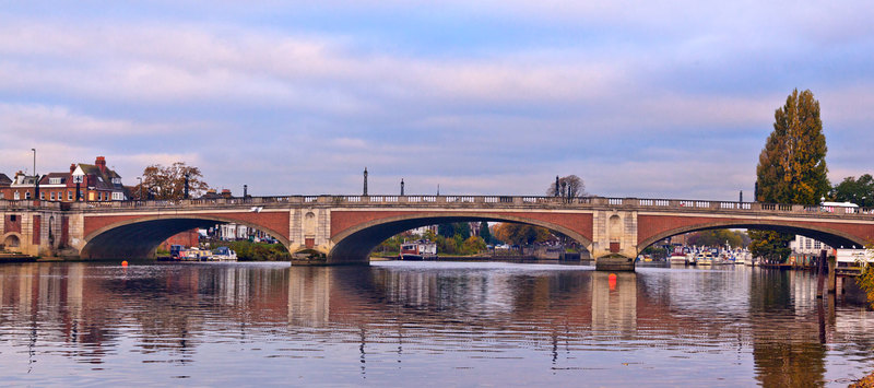 HCP_9149.jpg :: Hampton Court Bridge over the River Thames