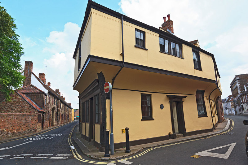 NFK20_008.jpg :: The Valiant Sailor, home of Walter Dexter, Artist, on the corner of Priory Lane and Nelson Street, Kings Lynn, Norfolk, UK