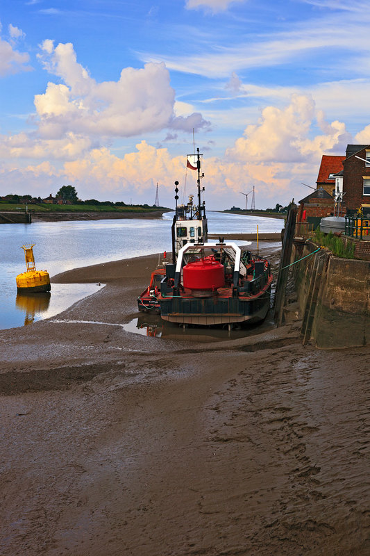 NFK20_039.jpg :: Working barge on the Great Ouse moored on South Quay at Kings Lynn, Norfolk, UK