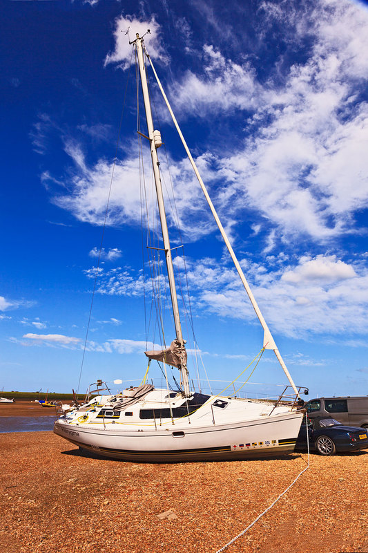NFK20_053.jpg :: Yacht beached at low tide at Brancaster Staith, Norfolk, UK