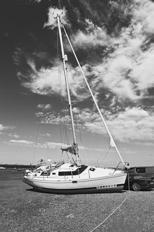 NFK20_0532w.jpg :: Yacht beached at low tide at Brancaster Staith, Norfolk, UK