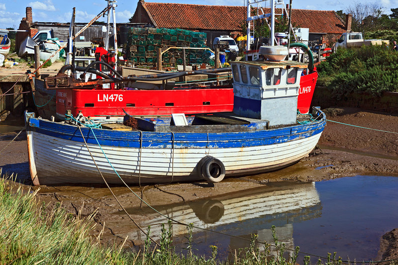 NFK20_066.jpg :: Boats in Brancaster Staithe Harbour at low tide, Norfolk, UK