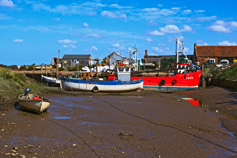 NFK20_067.jpg :: Boats in Brancaster Staithe Harbour at low tide, Norfolk, UK