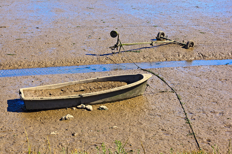 NFK20_070.jpg :: Old boat and trailer stuck in the mud at Brancaster Staithe, Norfolk, UK