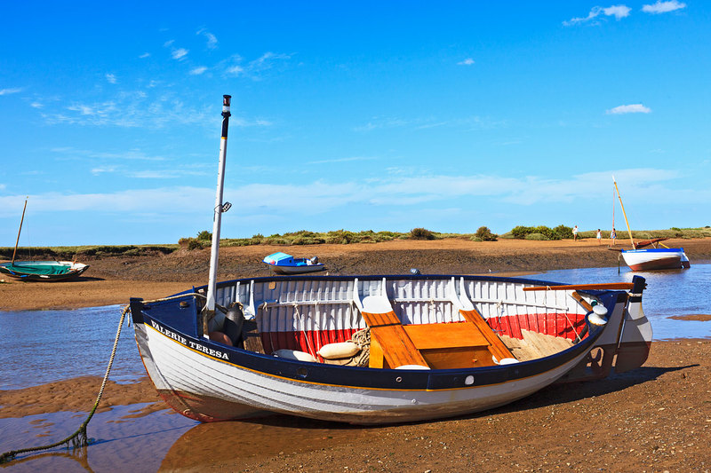 NFK20_081(1).jpg :: Boat beached at low tide at Burnham-Overy-Staithe, Norflk, UK