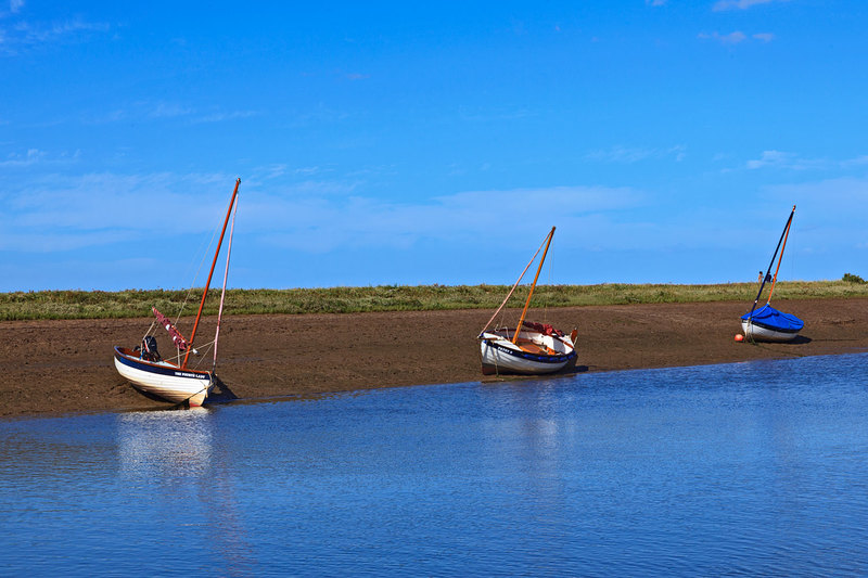 NFK20_087(1).jpg :: Boats at low tide at Burnham-Overy-Staithe, Norfolk, UK