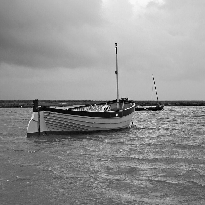 NFK20_1052w.jpg :: Boats on tidal moorings at Burnham-Overy-Staithe, Norfolk