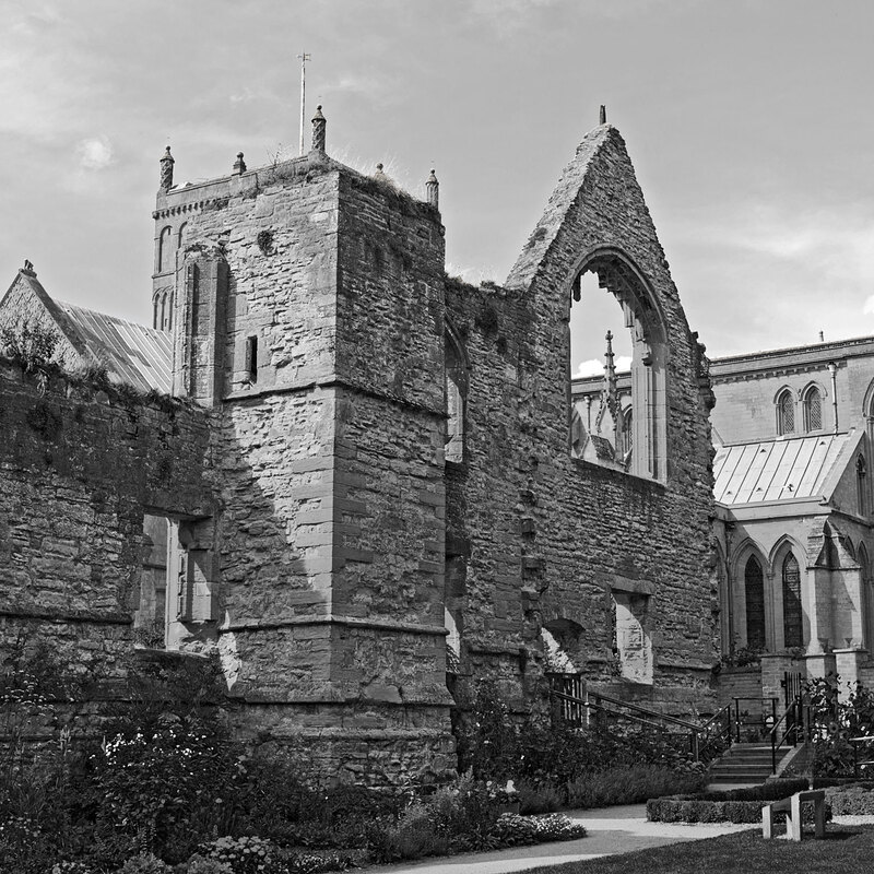 NSW19_0243w.jpg :: Part of the ruins of the Archbishops of York's Southwell Palace in the grounds of Southwell Minster, Nottinghamshire