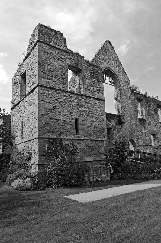 NSW19_0262w.jpg :: Latrine Tower remains of the Archbishops of York's Southwell Palace, Nottinghamshire