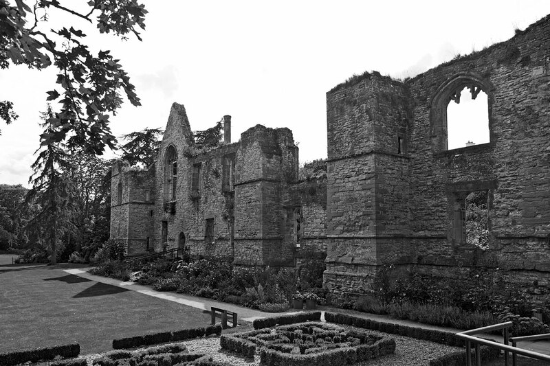 NSW19_0292w.jpg :: Remains of the Archbishops of York's Southwell Palace circa 1400 adjacent to Southwell Minster, Nottinghamshire