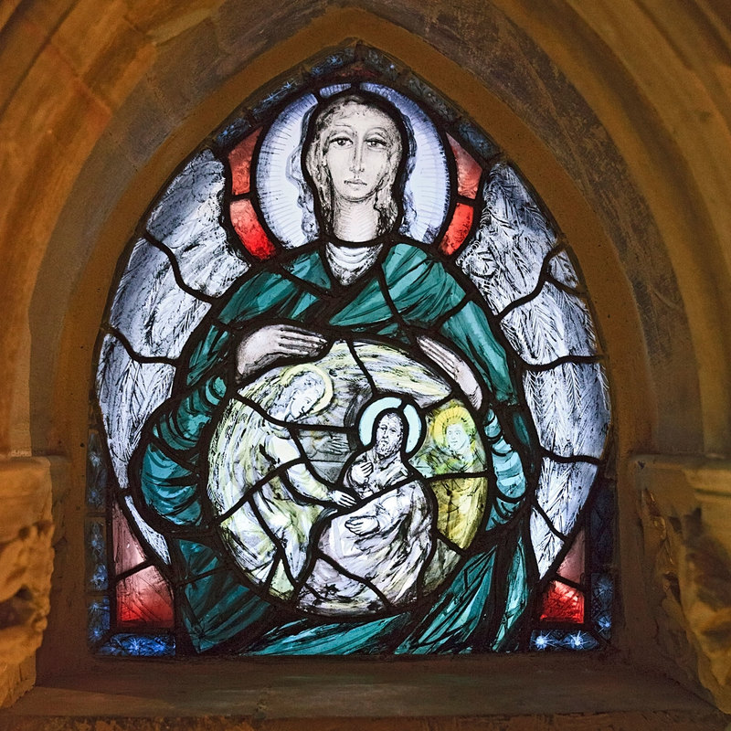 NSW19_0551.jpg :: Small stained glass window along the corridor to the Chapter House in Southwell Minster, Nottinghamshire