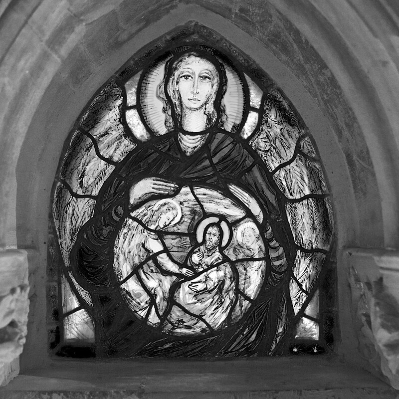 NSW19_0552w.jpg :: Small stained glass window along the corridor to the Chapter House in Southwell Minster, Nottinghamshire