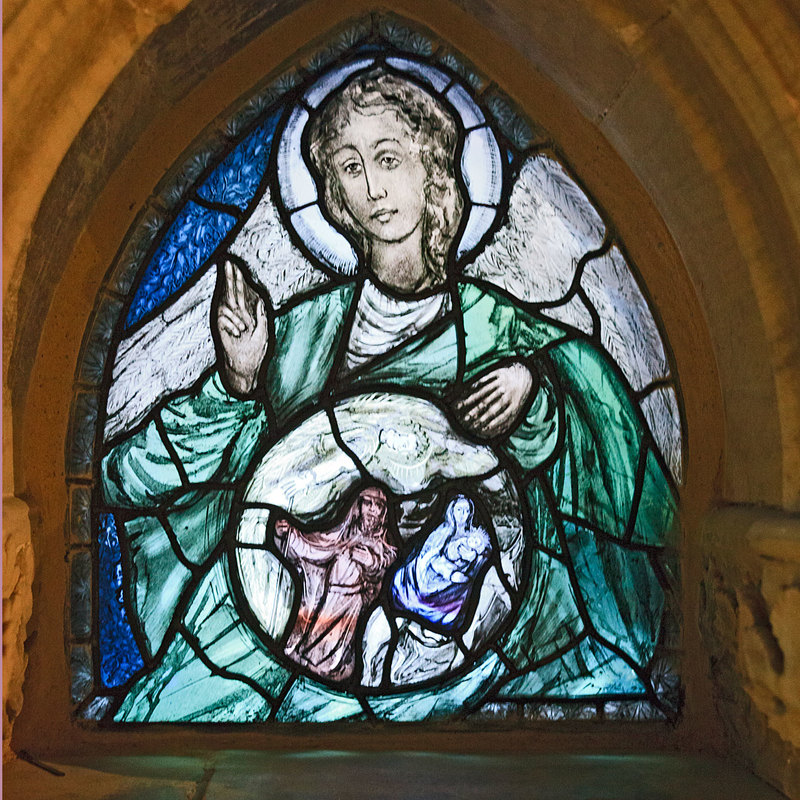 NSW19_0561.jpg :: Small stained glass window along the corridor to the Chapter House in Southwell Minster, Nottinghamshire