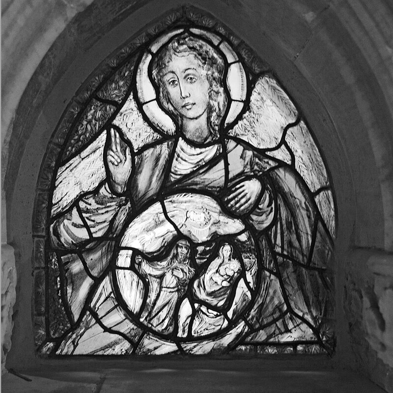 NSW19_0562w.jpg :: Small stained glass window along the corridor to the Chapter House in Southwell Minster, Nottinghamshire