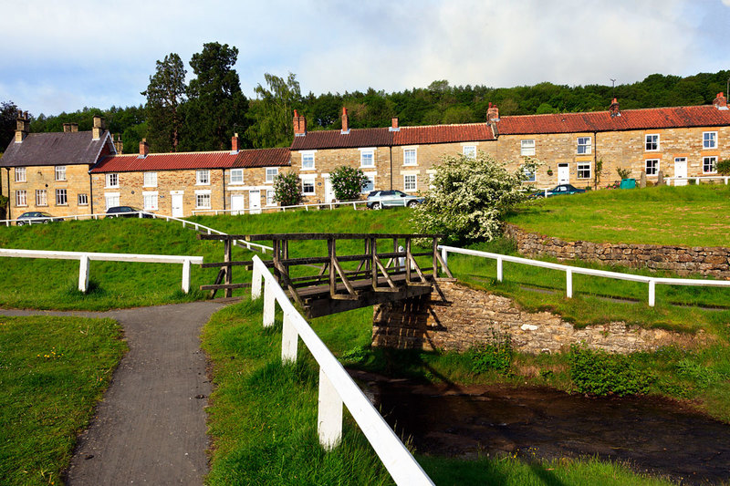 NYM19_019.jpg :: The pretty village of Hutton-le-Hole on the edge of the North York Moors, Yorkshire, England, UK