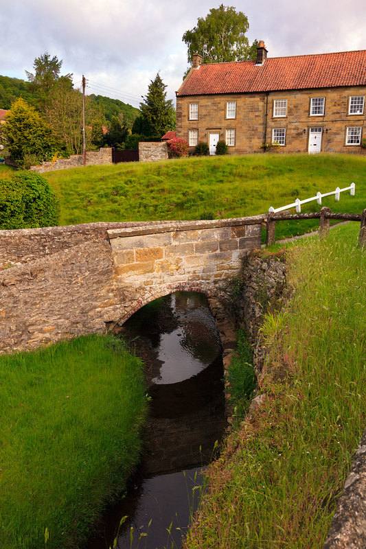 NYM19_036.jpg :: Hutton-le-Hole village on the edge of the North York Moors, England, UK
