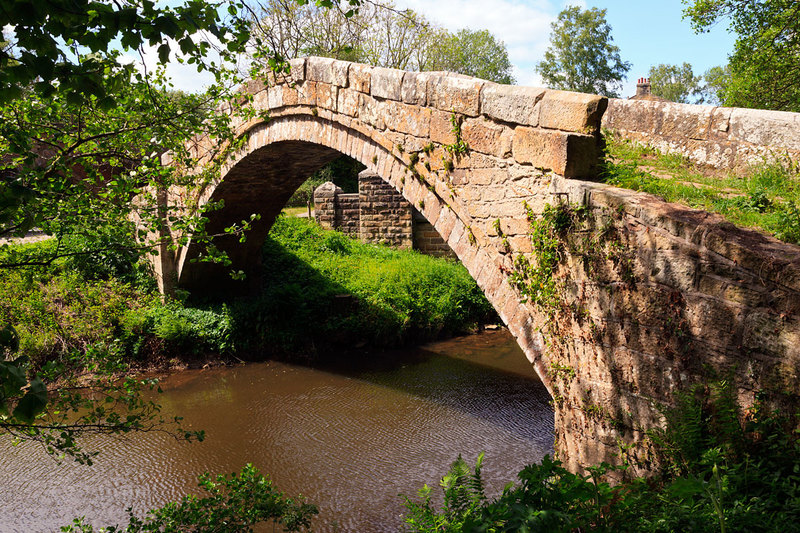 NYM19_076.jpg :: Packhorse Beggars Bridge (1619) over the River Esk at Glaisdale on the North York Moors