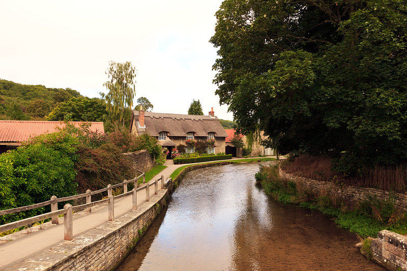 NYPT_1802(1).jpg :: Thatched Cottage by the Beck in Thornton-le-Dale North Yorkshire