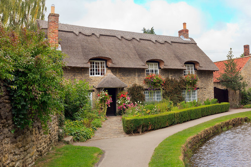 NYPT_1803(1).jpg :: Thatched Cottage by the Beck in Thornton-le-Dale North Yorkshire
